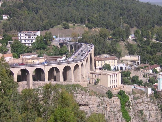 Dscn2002_de_la_chambre_de__l_hotel_Cirta_le_pont_Sidi_Rached2.JPG