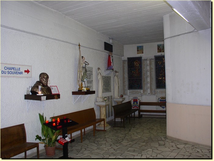 02-Entree_de_la_chapelle.JPG