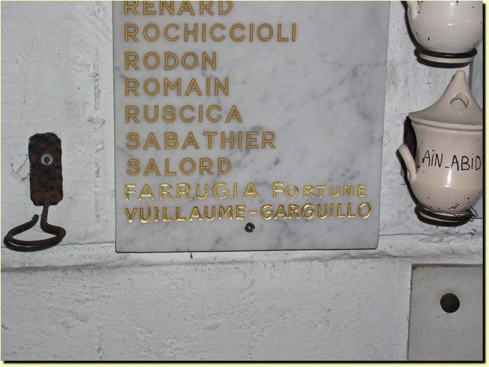 14-Plaque_de_notre_famille.JPG
